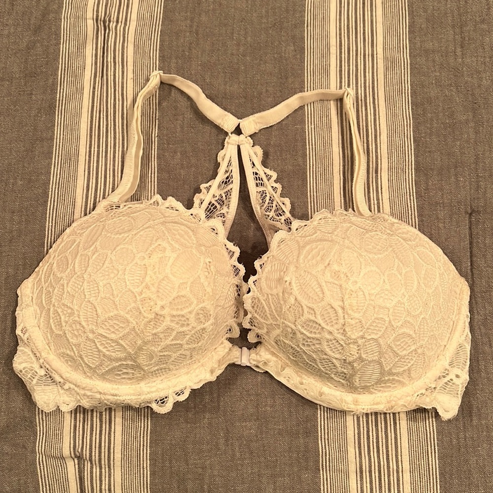 White lace Pink Victoria secret bra. Clips in front. Size 36D. Adjustable straps